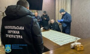 За процесуального керівництва Нікопольської прокуратури повідомлено про підозру члену правління одного із БФ