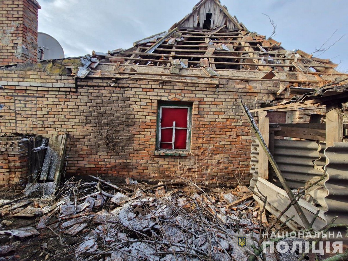 20 побитих будинків у Нікополі і смертельне влучання FPV-дрону в автівку на Синельниківщині: поліція про наслідки атак