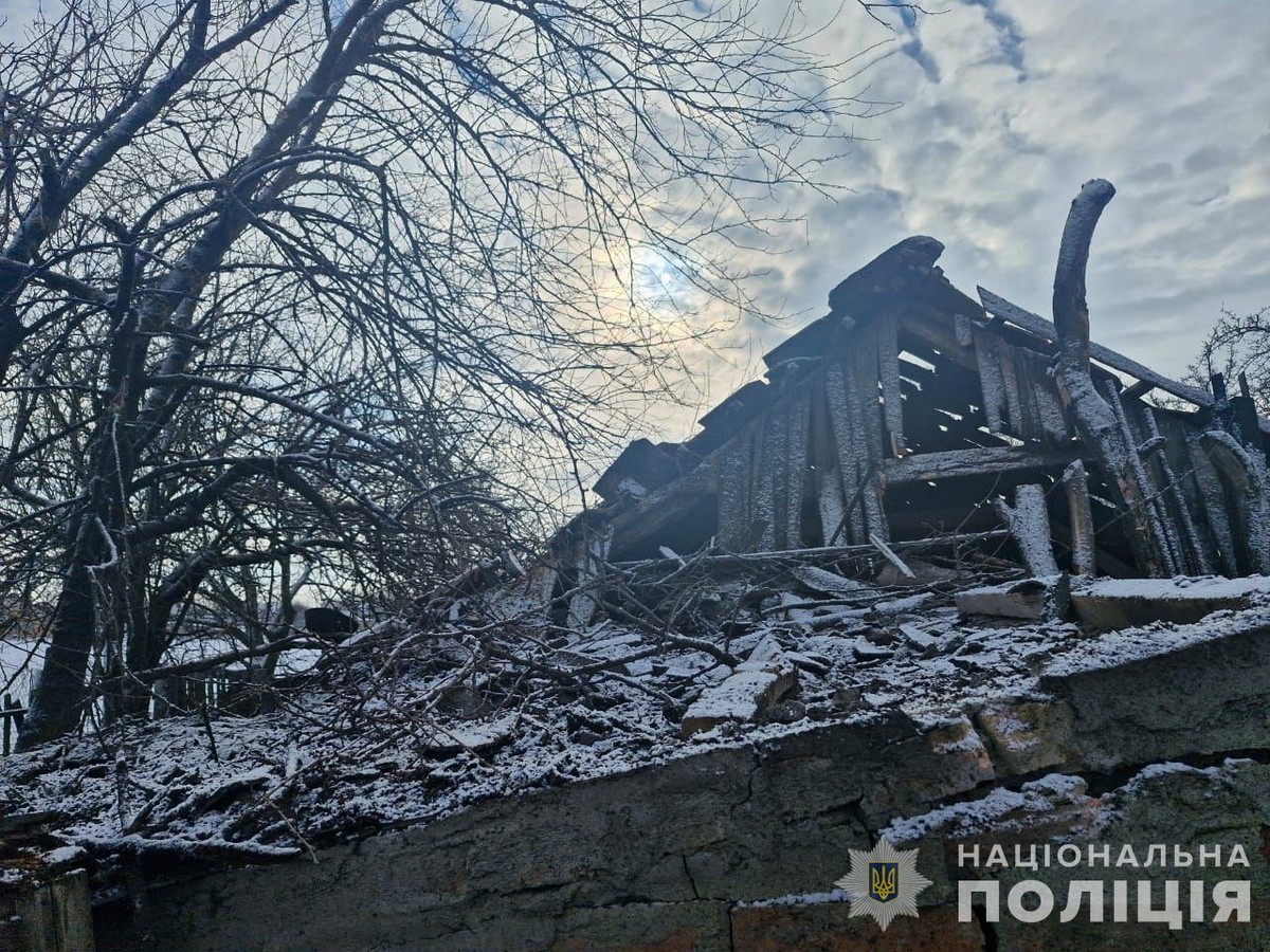 20 побитих будинків у Нікополі і смертельне влучання FPV-дрону в автівку на Синельниківщині: поліція про наслідки атак