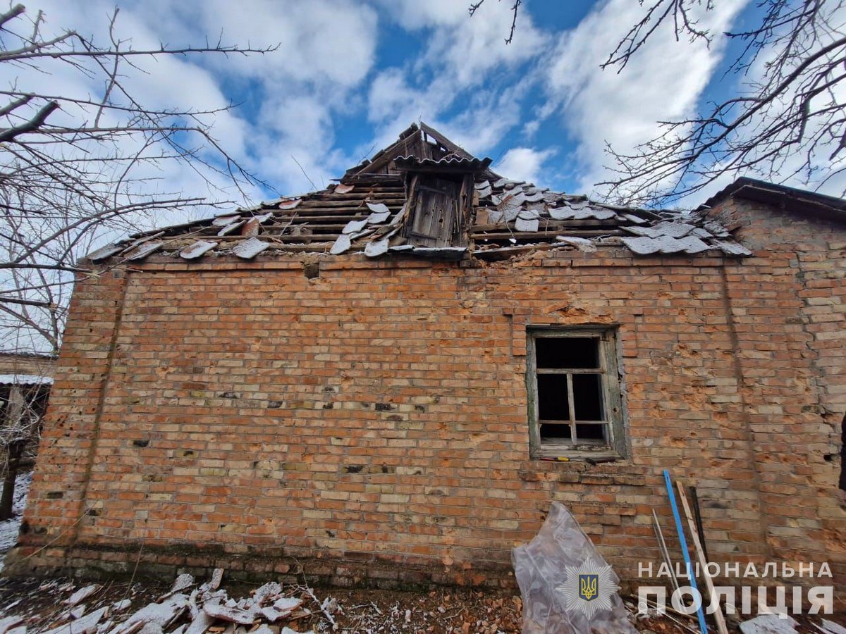 20 побитих будинків у Нікополі і смертельне влучання FPV-дрону в автівку на Синельниківщині: поліція про наслідки атак