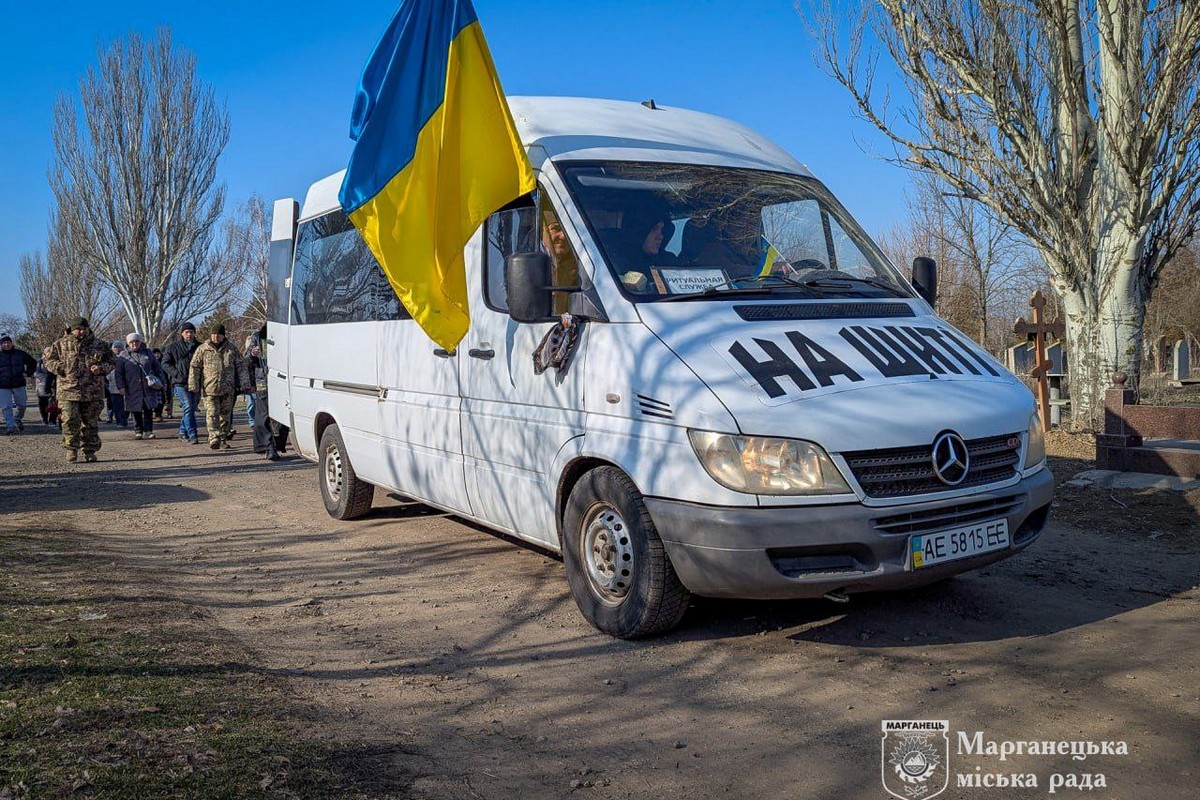 Сьогодні Марганець провів у останню путь молодого бійця: фото