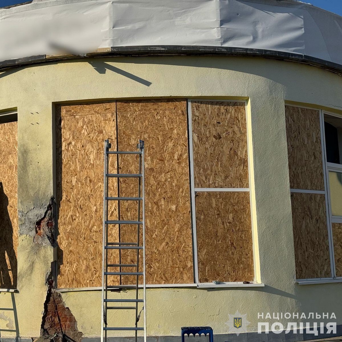 Били по Нікополю і району з різних видів зброї, виникла пожежа, побито домівки: поліція про наслідки обстрілів