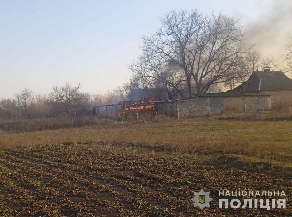 Окупанти знову били по Нікополю і району протягом доби. Понівечено житло та інфраструктура. Виникла пожежа.