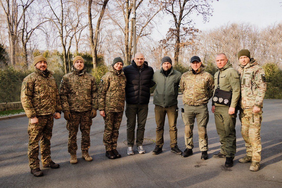 Дніпропетровщина передала Захисникам 30 дронів і квадроцикл: фото