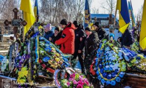 Осиротіли троє дітей: на Нікопольщині сьогодні провели в останню путь Героя (фото)