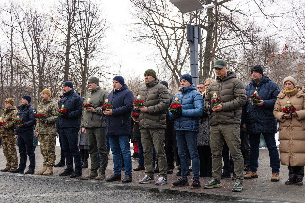 «Стали символом незламності у боротьбі, що триває»: у Дніпрі сьогодні вшанували пам’ять Героїв Небесної Сотні (фото)