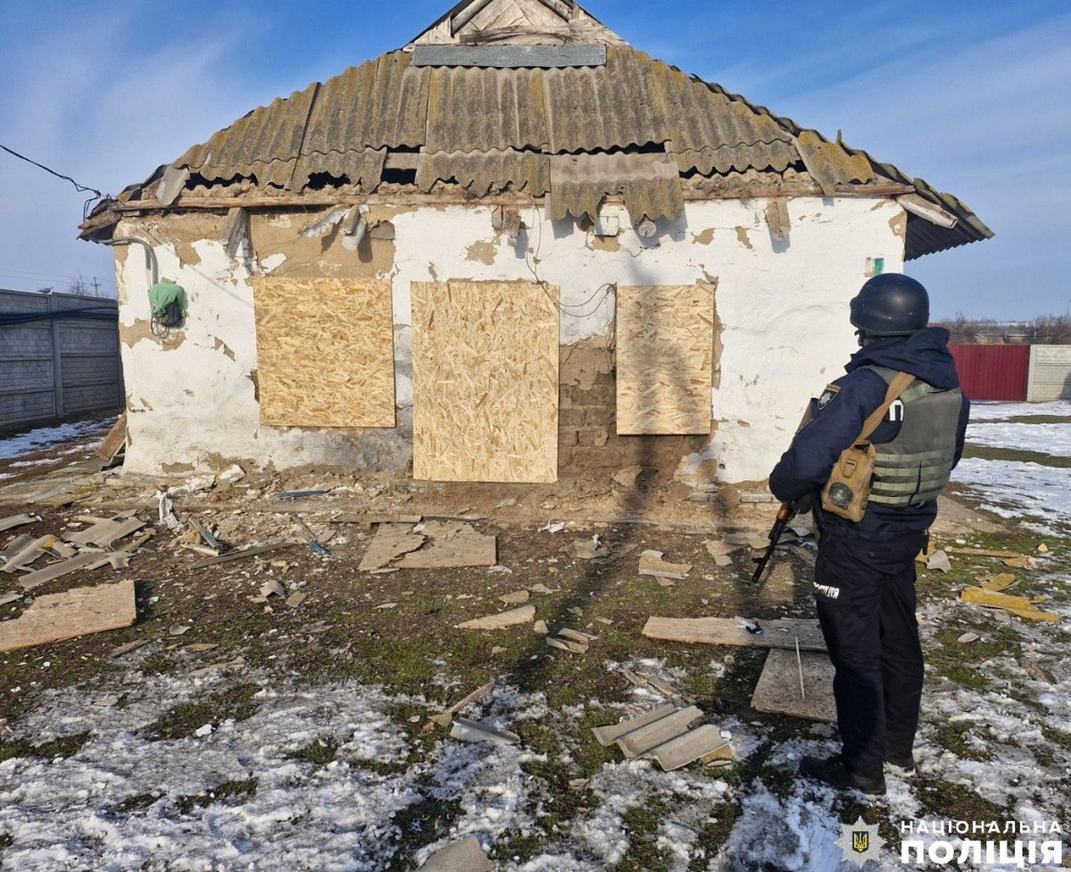 «Після 3-ї години ночі та на ранок агресори відновили атаки на Нікополь» - поліція про наслідки обстрілів Дніпропетровщини за добу