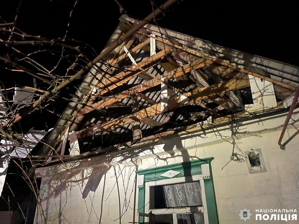 Внаслідок вибуху жінка отримала важке поранення ноги: про наслідки обстрілів Дніпропетровщини, розповіли у поліції 1 про наслідки обстрілів Дніпропетровщини, розповіли у поліції 5