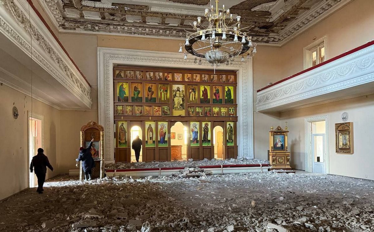 Як у Кривому Розі ліквідовують наслідки ракетного удару 22 лютого (фото) 1 у Кривому Розі