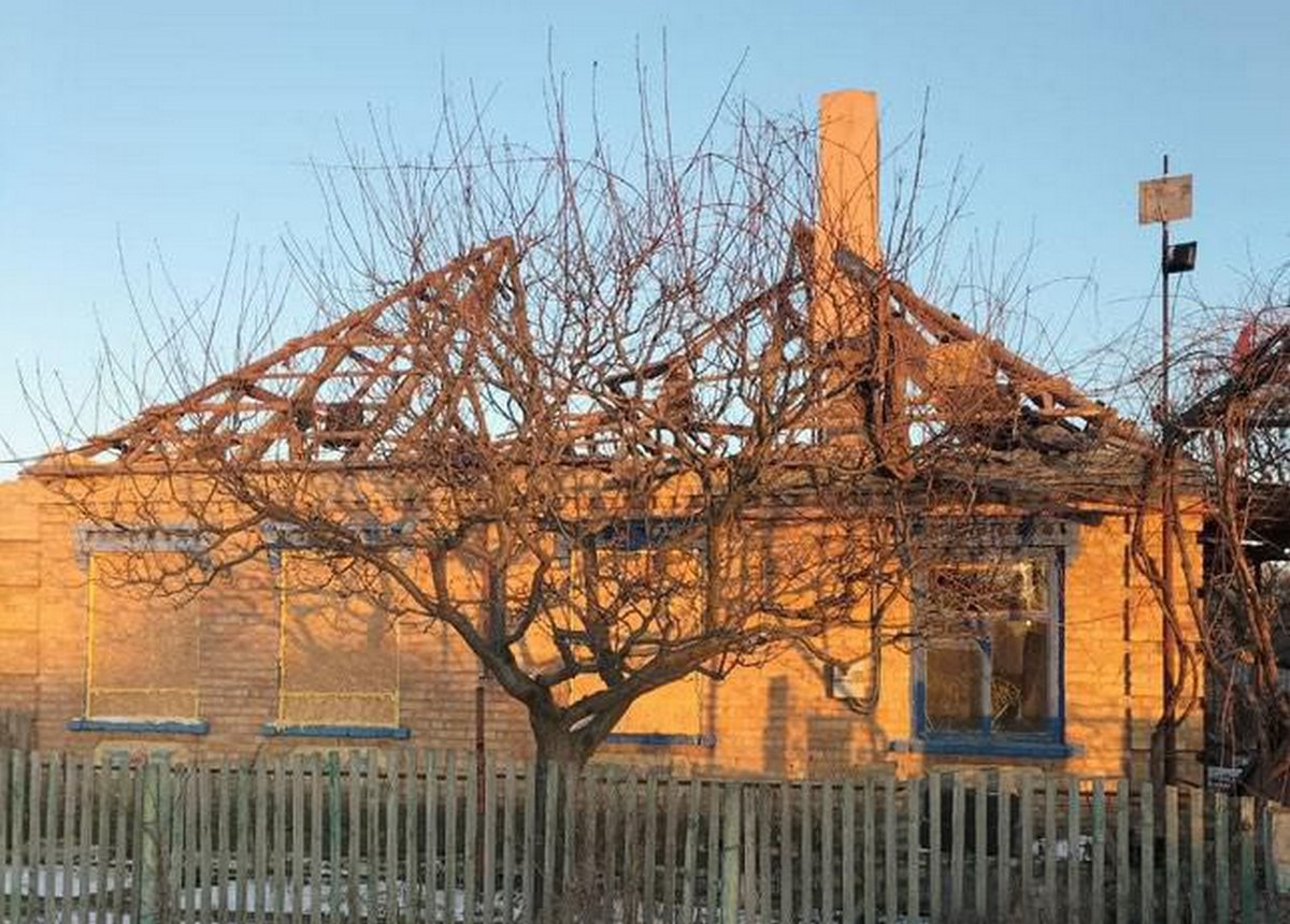 Залишилися самі стіни: у Нікополі онука відкрила збір на відновлення будинку дідуся 1 у Нікополі онука відкрила збір на відновлення будинку дідуся