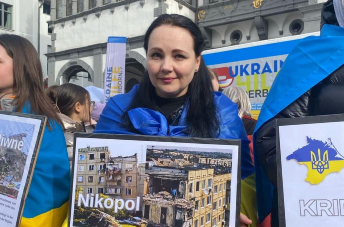 Чехія, Іспанія, Франція: уродженці Нікополя нагадали про війну та обстріли рідного міста у різних країнах світу 1 уродженці Нікополя