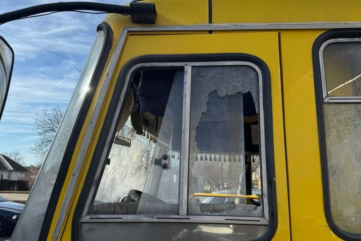 Постраждали люди, згоріла машина, понівечено будівлі і інфраструктуру: про наслідки обстрілів Нікопольщини розповіли у поліції 1 Постраждали люди, згоріла машина, понівечено будівлі і інфраструктуру: про наслідки обстрілів Нікопольщини розповіли у поліції