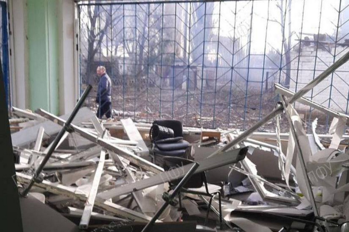 У Кривому Розі поранено 4 працівників пенсійного фонду, будівля зруйнована, послуги не надаються 1 У Кривому Розі поранено 4 працівників пенсійного фонду, будівля зруйнована, послуги не надаються