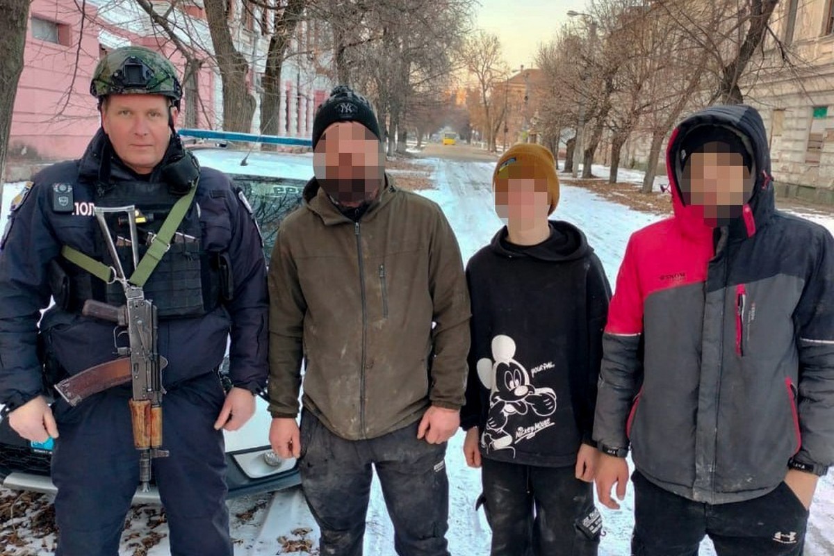 Обкрадали поруйнований навчальний заклад: у Нікополі затримали групу мародерів 1 Обкрадали поруйнований навчальний заклад: у Нікополі затримали групу мародерів