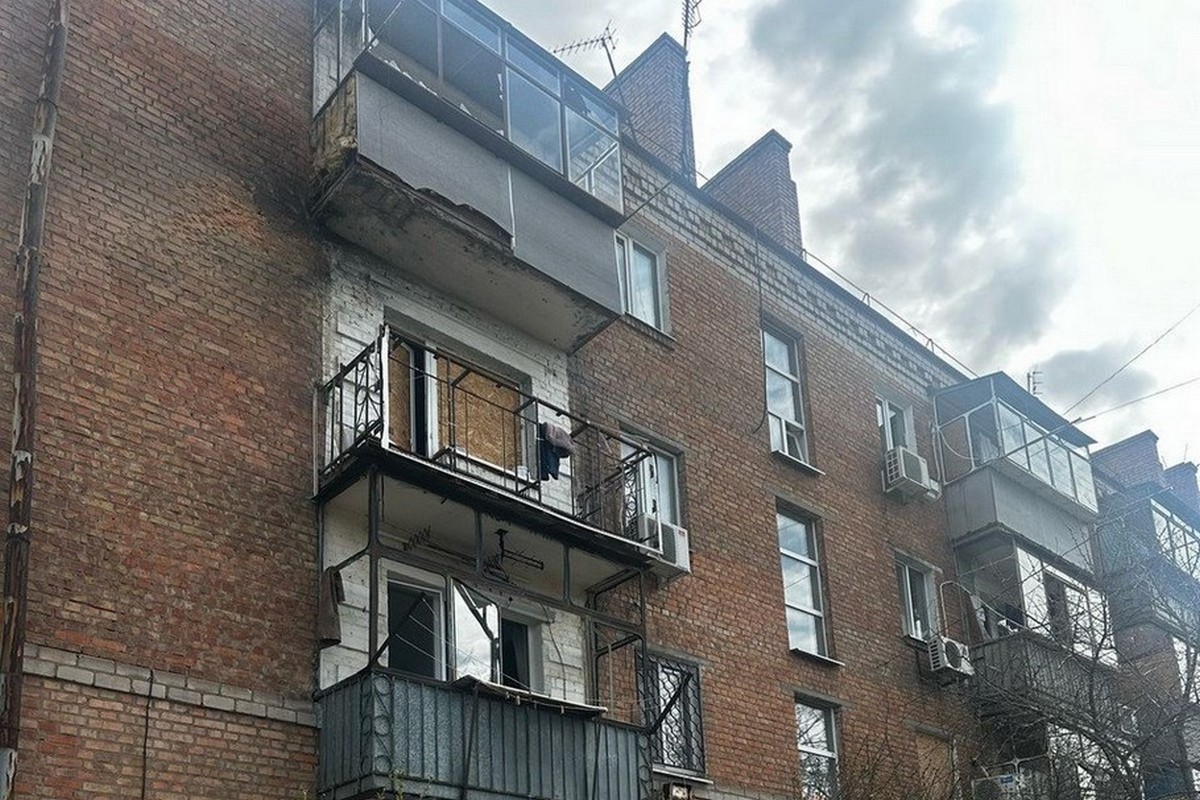 РСЗВ, артилерія і дрони, поранені і руйнування - про наслідки обстрілів Нікопольщини і Синельниківщини розповіли у поліції (фото) 1 РСЗВ, артилерія і дрони, поранені і руйнування - про наслідки обстрілів Нікопольщини і Синельниківщини розповіли у поліції (фото)