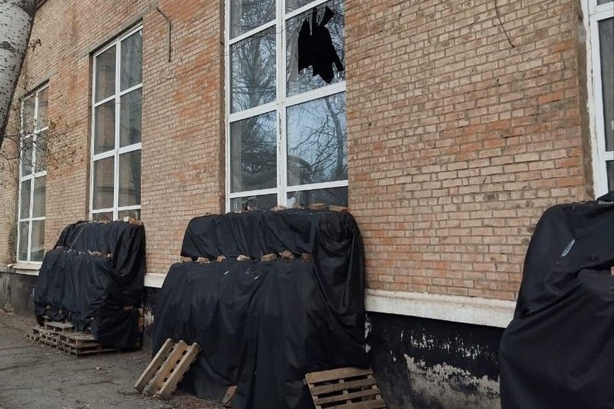 Снаряд влучив на подвір’я і вбив чоловіка: про наслідки обстрілів Нікополя і району та удар по Кривому Рогу розповіли у поліції