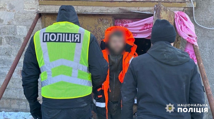 34 річний житель Марганця незаконно зберігав наркотики і зброю 3