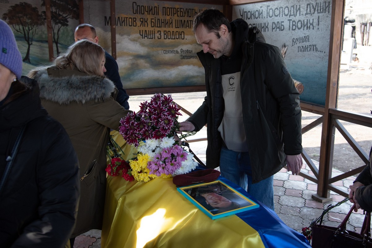 Нікополь сьогодні прощався з полеглим Захисником: фото