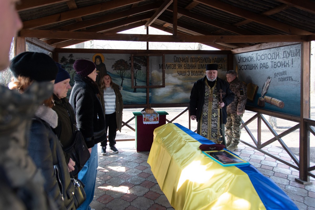 Нікополь сьогодні прощався з полеглим Захисником: фото