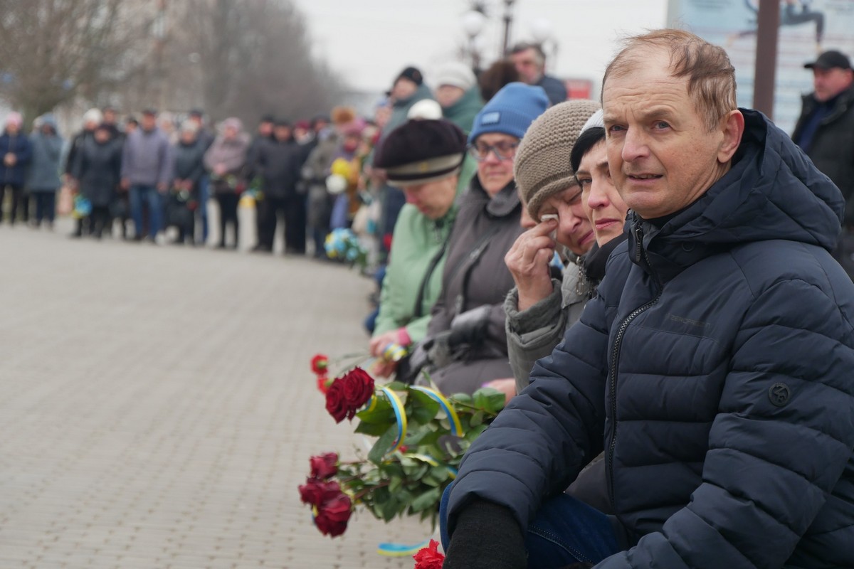 У Покрові сьогодні прощалися із Захисником: фото