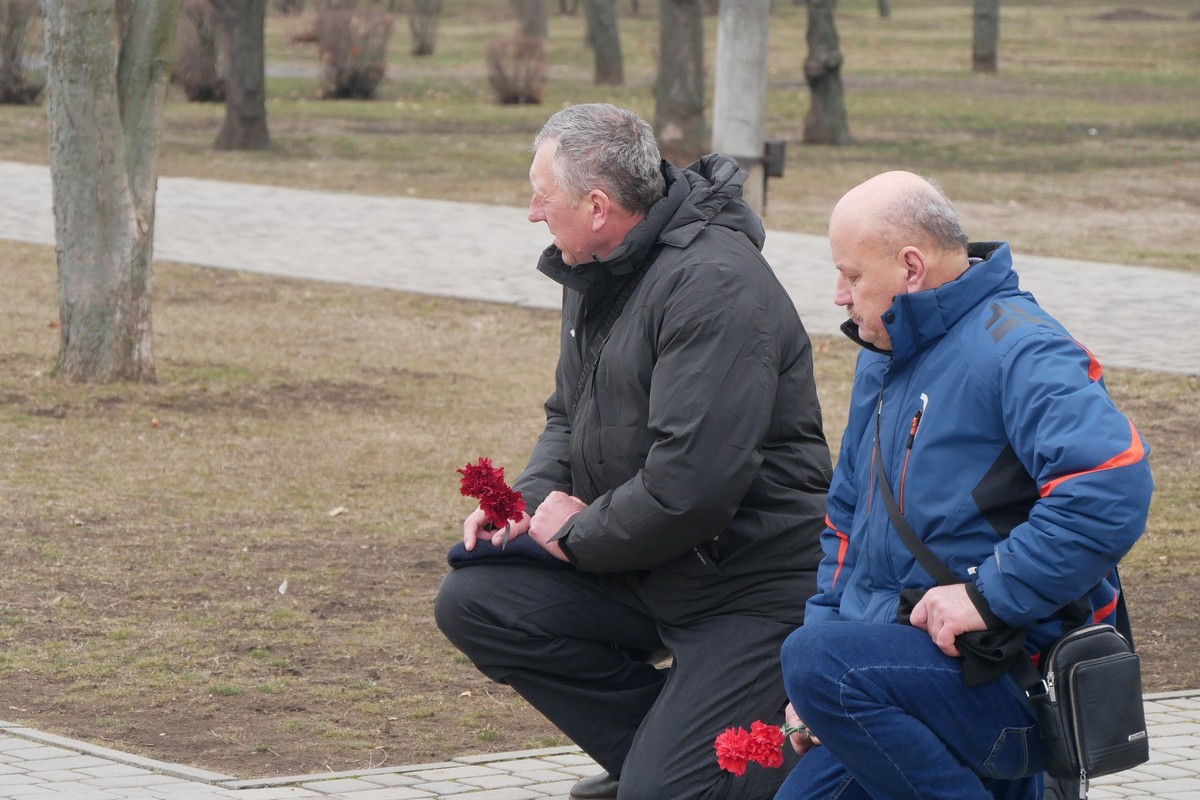 У Покрові сьогодні прощалися із Захисником: фото