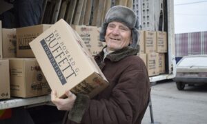 Мешканцям Мирівської громади за 2 години роздали 1440 продуктових наборів (фото)