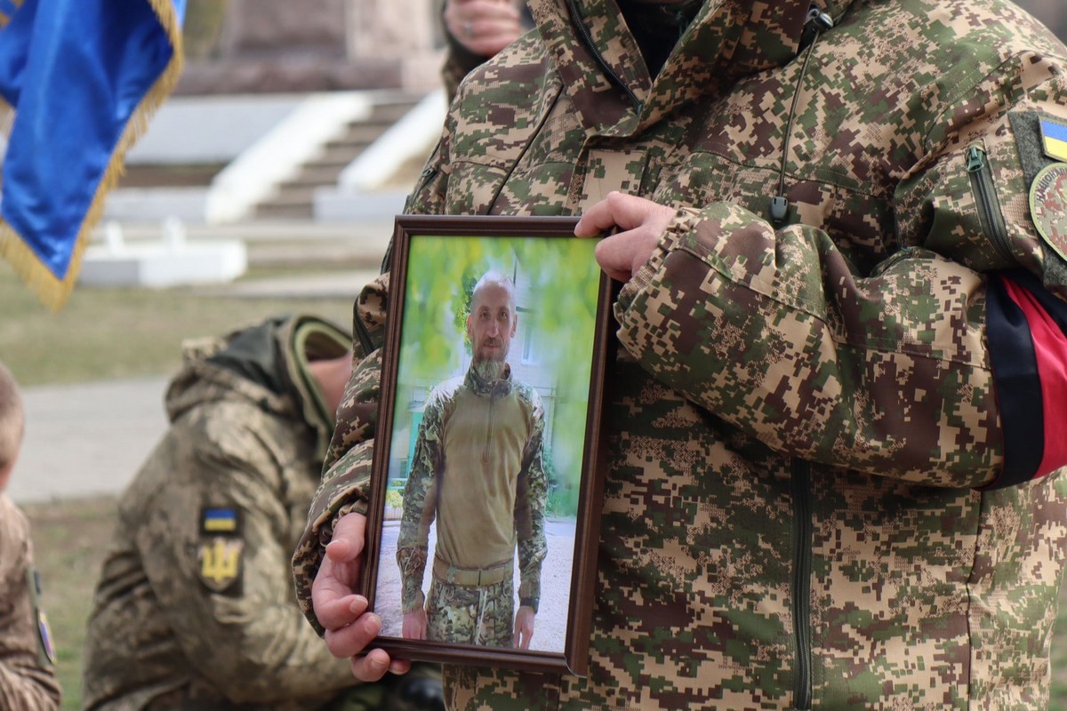 Покров сьогодні попрощався з футболістом Олексієм Шубіним, який загинув на війні (фото)