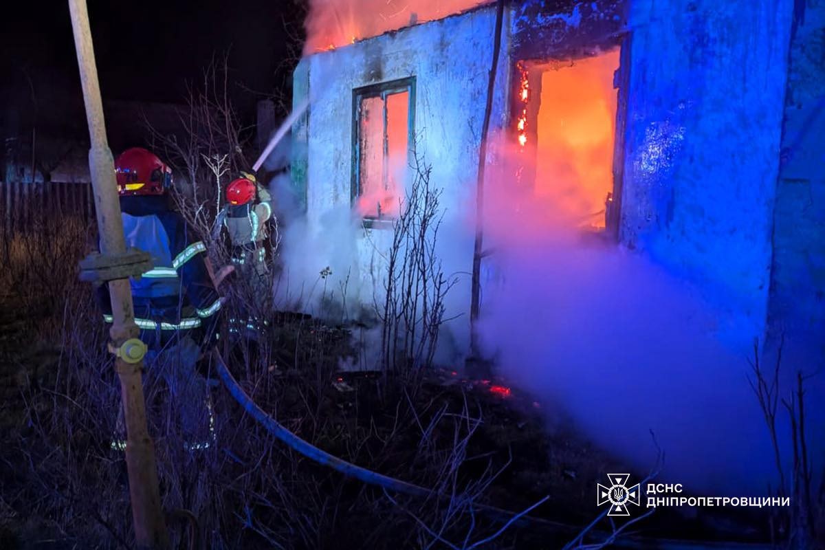 Двоє людей згоріли під час пожежі в Апостолівській громаді 1 Двоє людей згоріли під час пожежі в Апостолівській громаді