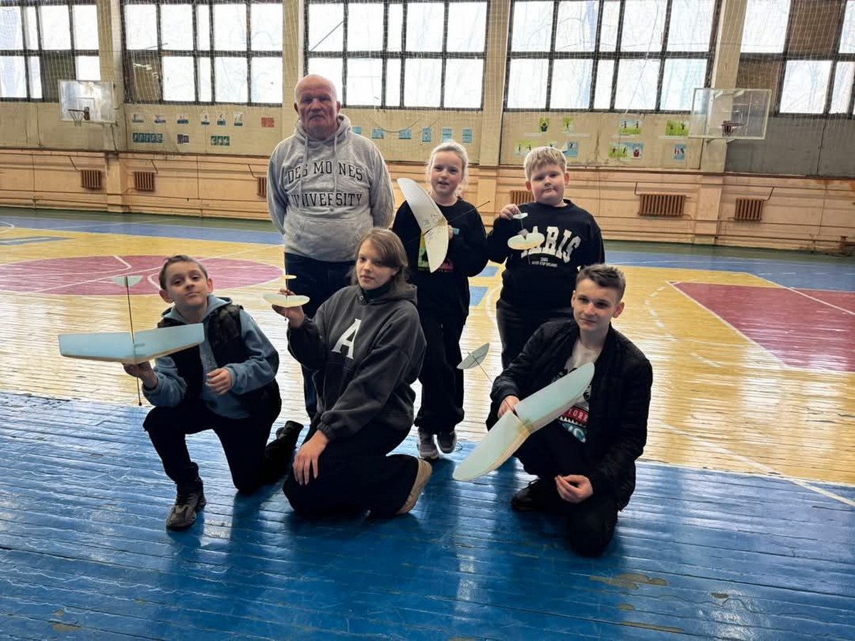 На всеукраїнських змаганнях авіамоделісти з Марганця стали переможцями 1 Авіамоделісти з Марганця 3