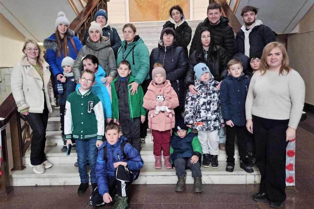 Благодійники організували для 10 дітей з Нікополя екскурсію у Дніпро (фото) 1 Благодійники організували для 10 дітей з Нікополя екскурсію у Дніпро (фото) 6