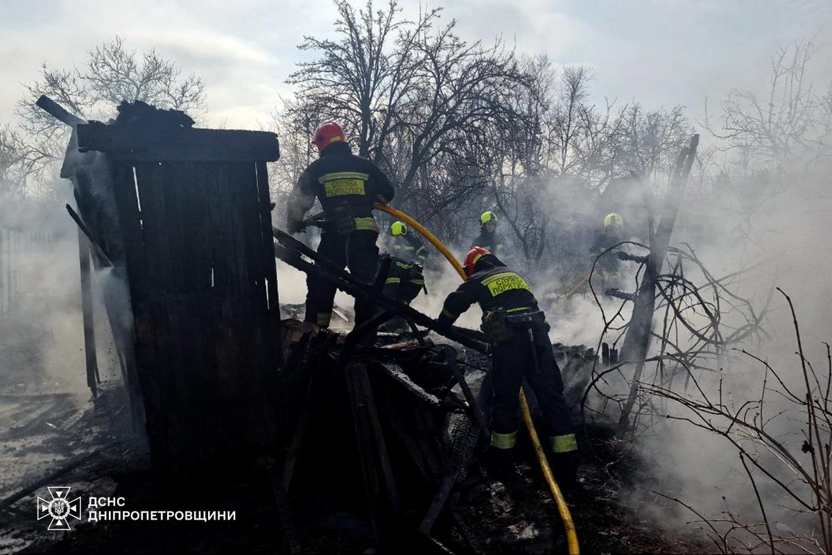 Чоловік отримав опіки під час пожежі у Дніпрі (фото)