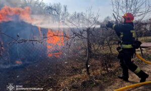 Чоловік отримав опіки під час пожежі у Дніпрі (фото) 3