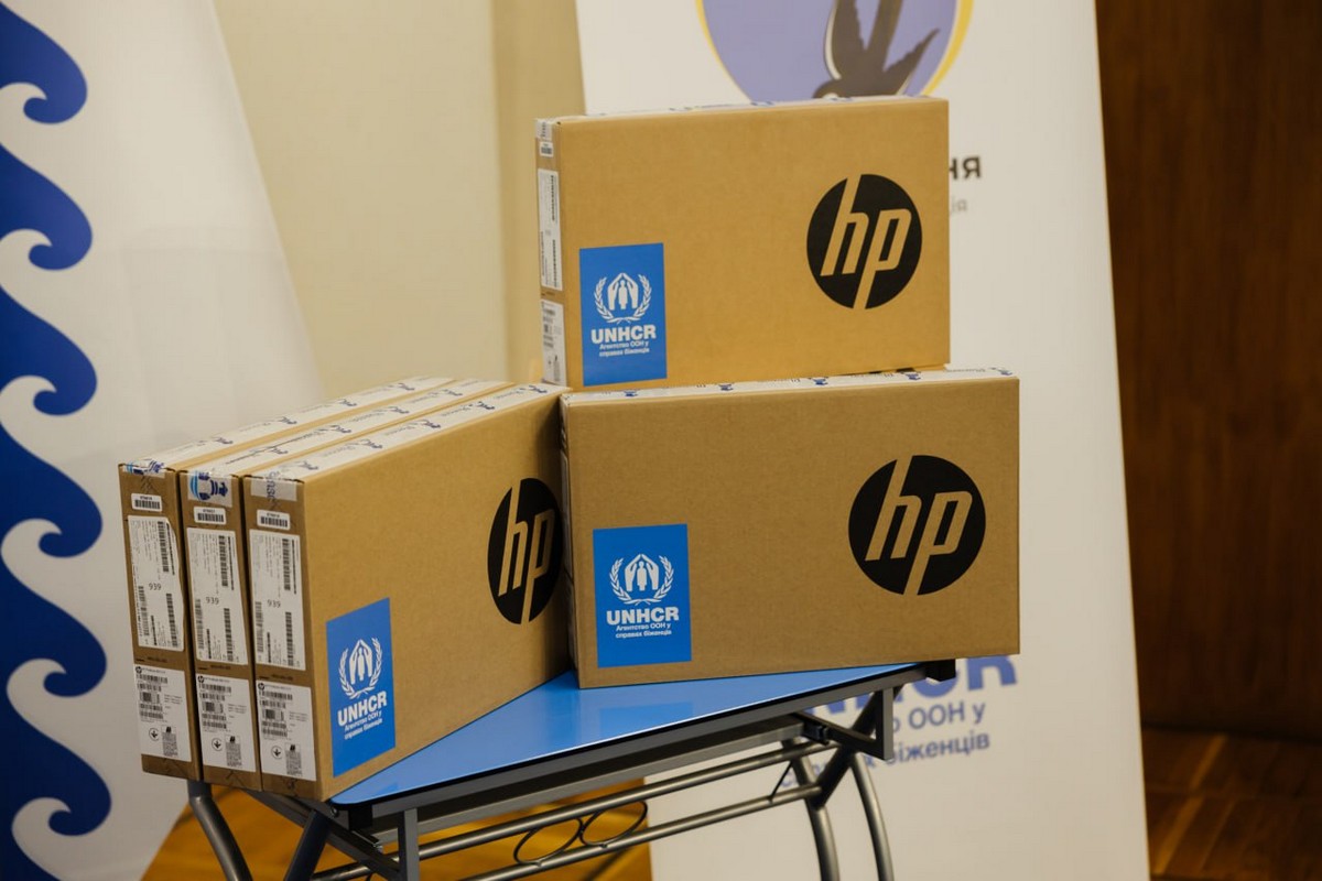 Дніпропетровщина отримала 14 ноутбуків від міжнародних партнерів: хто ними буде користуватися 1 Дніпропетровщина отримала 14 ноутбуків від міжнародних партнерів