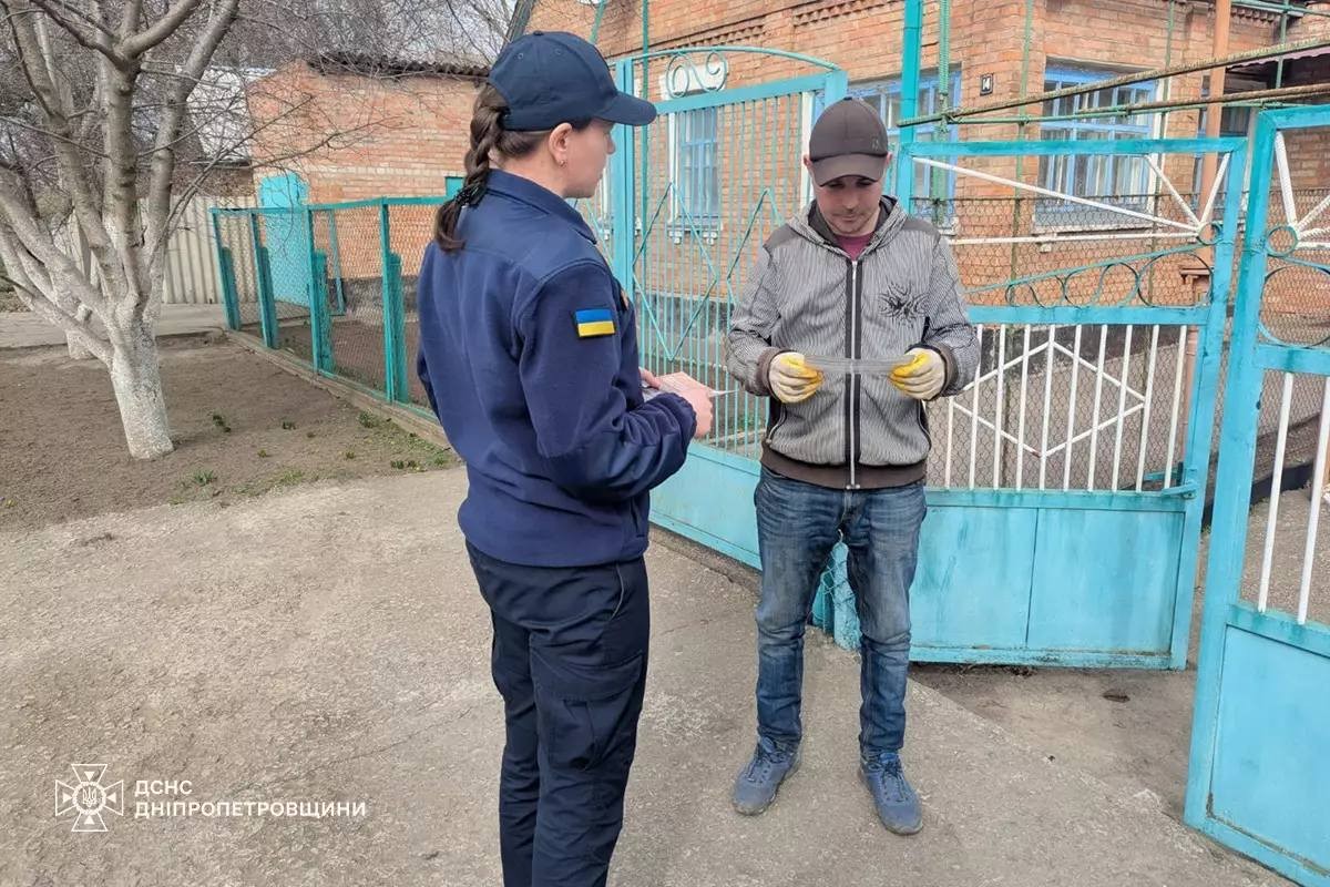 Мешканців Нікопольщини і області закликали не випалювати сміття на присадибних ділянках (фото) 1 Мешканців Нікопольщини і області закликали не випалювати сміття на присадибних ділянках (фото) 2