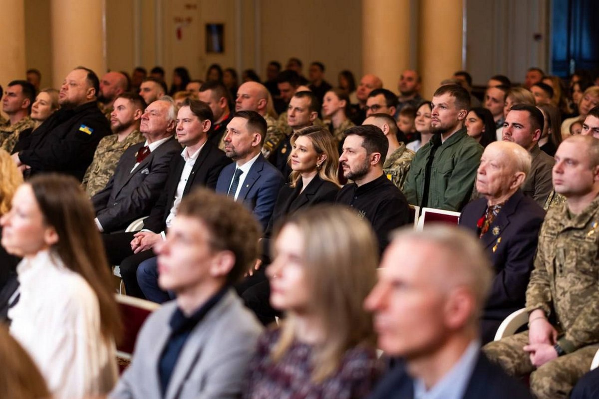 Митці з Дніпропетровщини отримали національну премію імені Тараса Шевченка (фото) 1 Митці з Дніпропетровщини 2