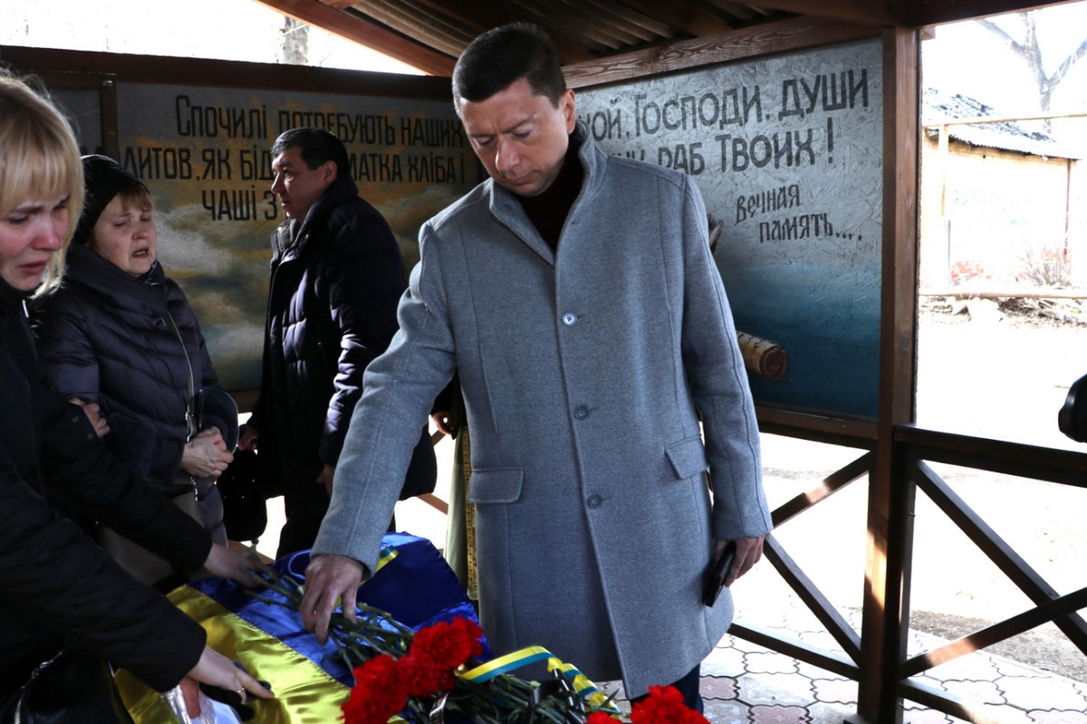 Нікополь провів в останню путь ще одного Захисника 6