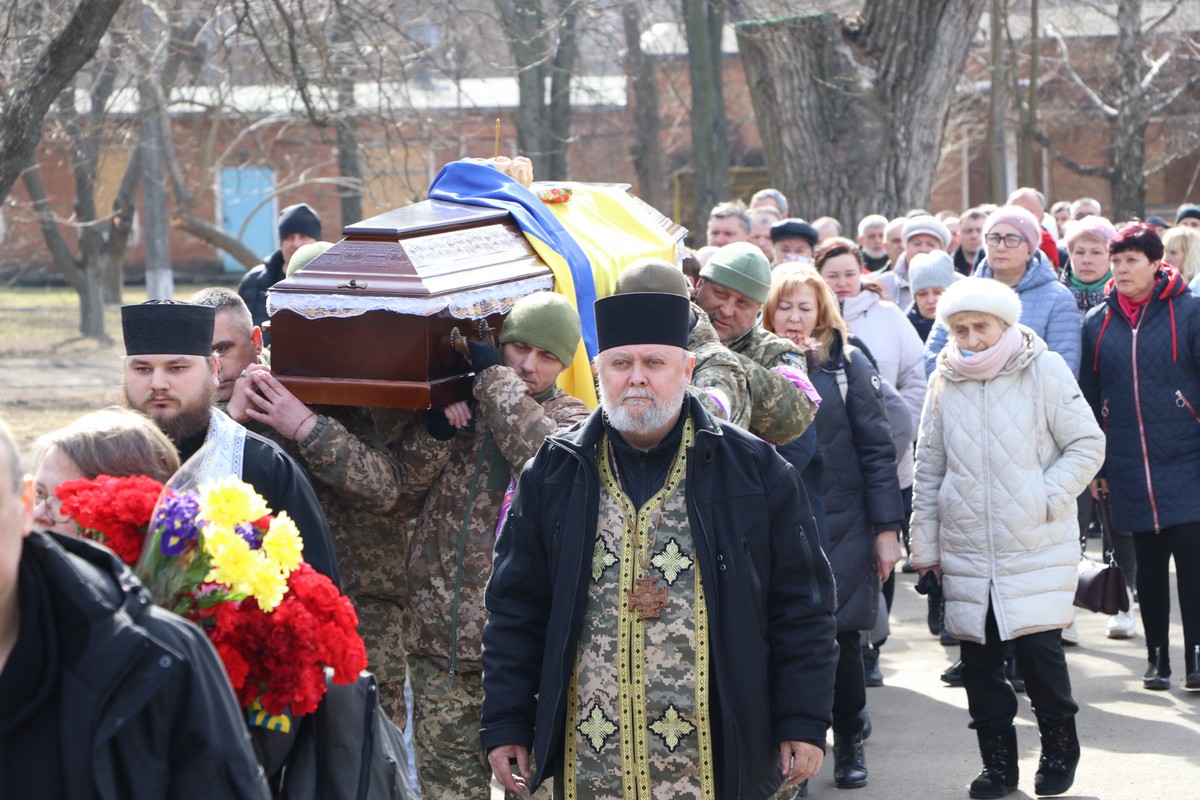 Нікополь провів в останню путь ще одного Захисника 8