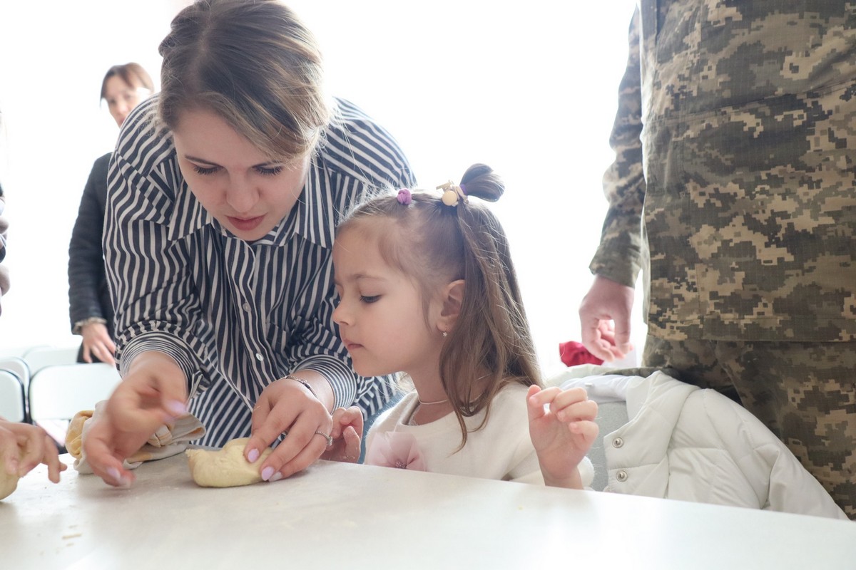 У Покрові відбувся майстер-клас з приготування італійської пасти для ветеранів та їх родин (фото) 1 У Покрові відбувся майстер клас з приготування італійської пасти для ветеранів та їх родин (фото) 4