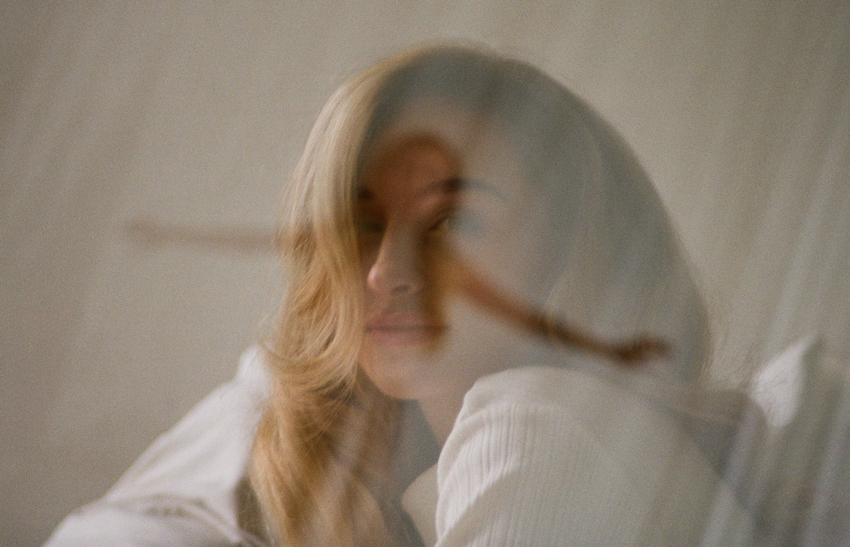 Уродженка Нікополя презентувала свою першу авторську пісню (відео) 3 Уродженка Нікополя 2