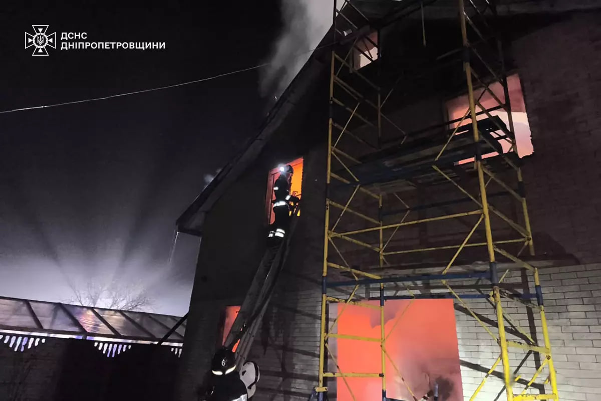 Горів приватний будинок: на Дніпропетровщині сталася масштабна пожежа 1 на Дніпропетровщині сталася масштабна пожежа 5