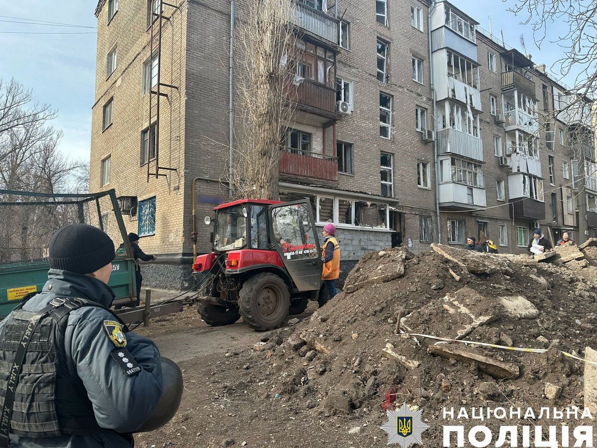 Удар по Кривому Рогу і обстріли Нікополя та району: поліція розповіла про наслідки ворожих атак (фото)