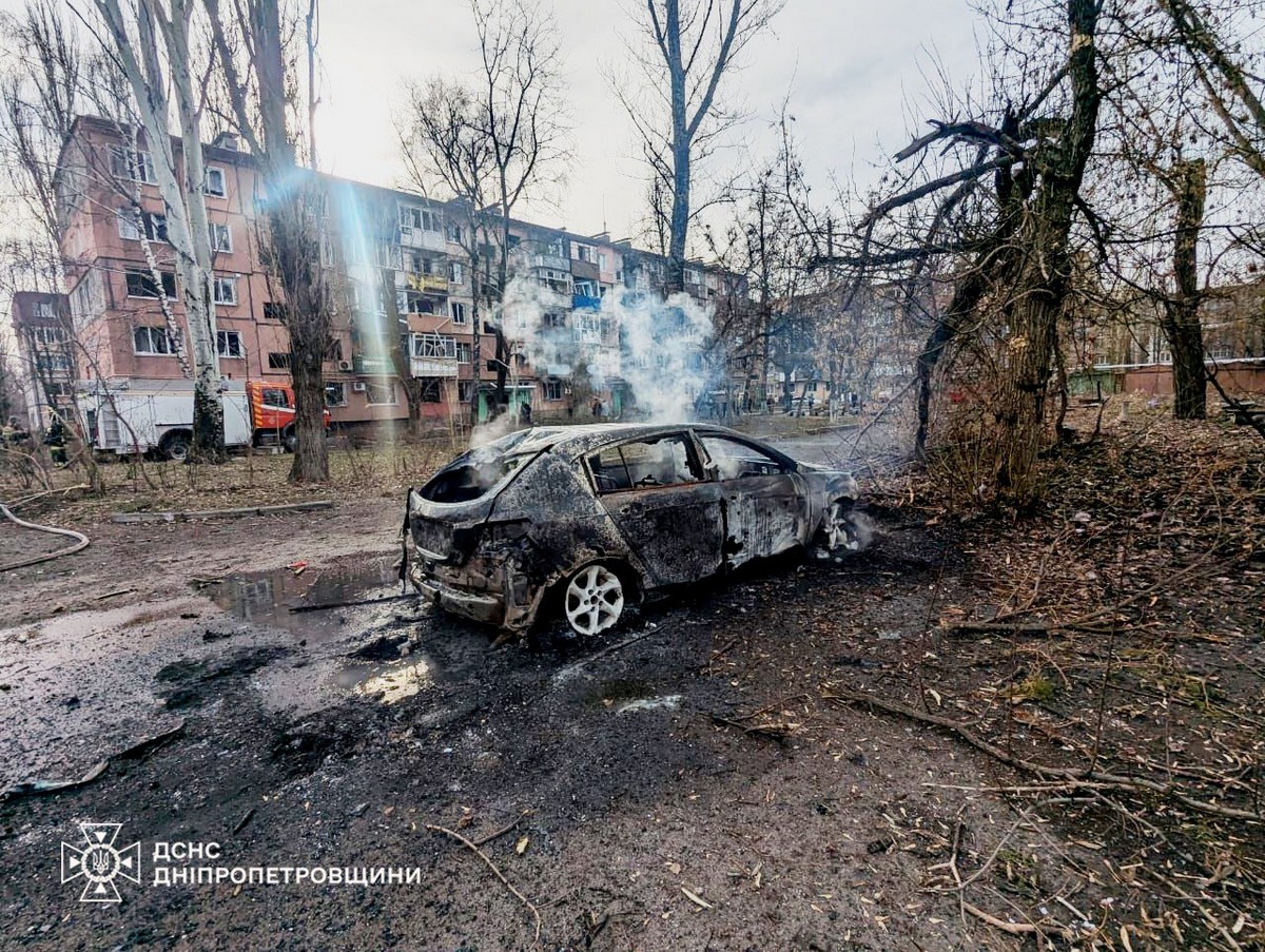 Фото наслідків удару по Кривому Рогу