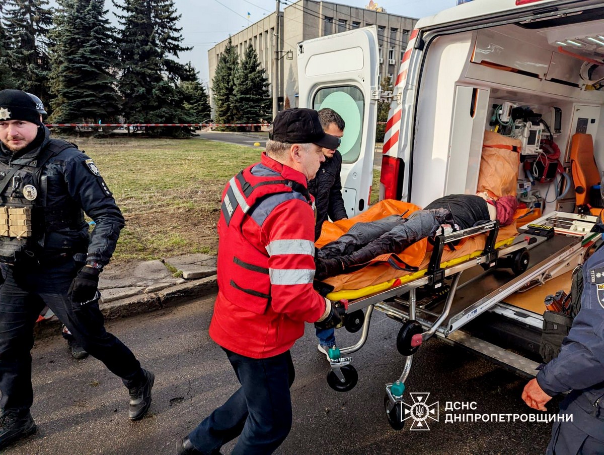 Фото наслідків удару по Кривому Рогу