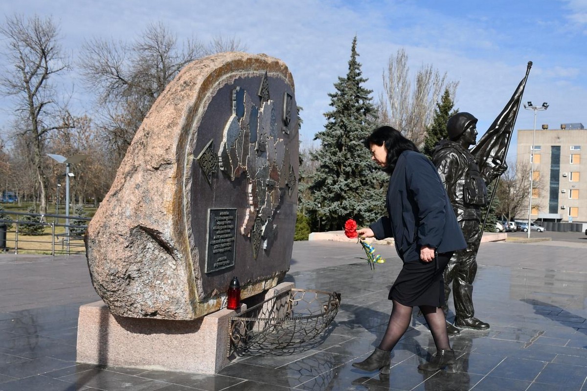 У Нікополі сьогодні, в День добровольця, вшанували Героїв (фото)