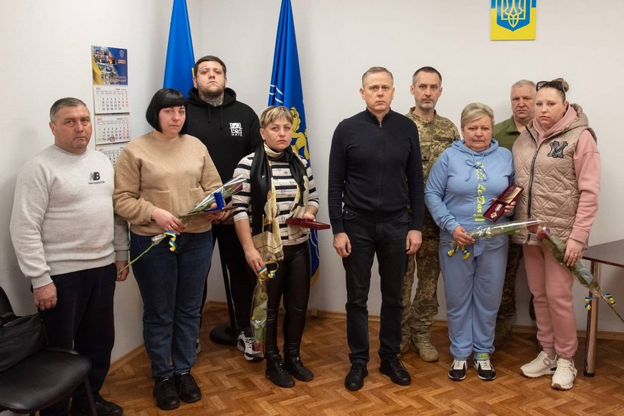 Полеглих воїнів з Нікополя відзначено державними нагородами (фото) 1 Полеглих воїнів з Нікополя відзначено державними нагородами (фото)