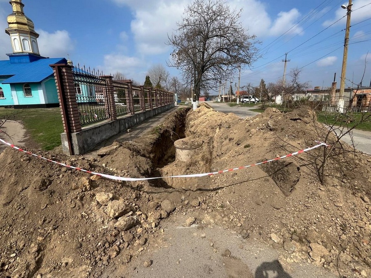 Щоб вода зі старого русла була чистою: у селі біля Нікополя триває масштабна реконструкція водогону (фото)