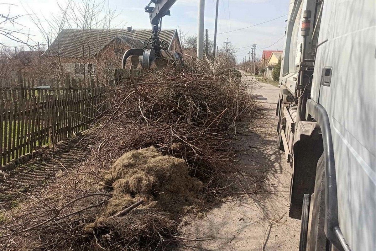 Плануємо вивезти до 1 травня: мер Нікополя про сезонні гори сміття біля бачків (відео) 1 Плануємо вивезти до 1 травня: мер Нікополя про сезонні гори сміття біля бачків