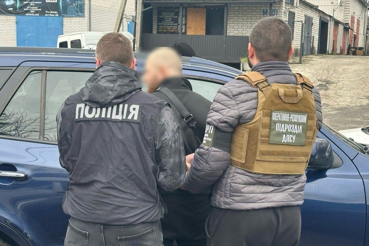 Мешканець Дніпра продавав автівки для ЗСУ: його затримали під час отримання 14400 доларів