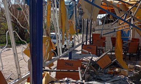 Загинув на літньому майданчику кафе: подробиці смертельного обстрілу Нікополя і наслідків атаки на Дніпро оприлюднили у поліції