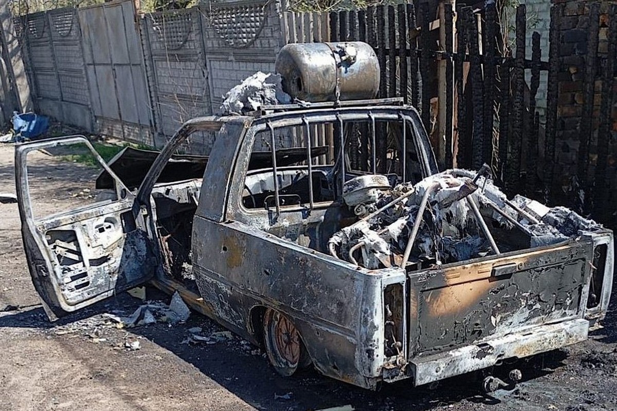 Вбиті люди, понівечені будівлі і транспорт: про наслідки обстрілів Нікопольщини і Синельниківщини розповіли у поліції 1 Вбиті люди, понівечені будівлі і транспорт: про наслідки обстрілів Нікопольщини і Синельниківщини розповіли у поліції